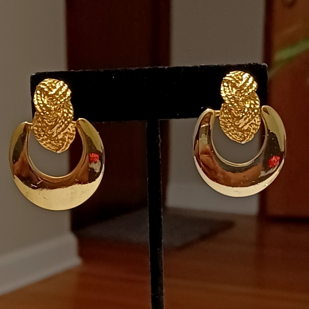 VINTAGE GOLD PLATED POST EARRINGS